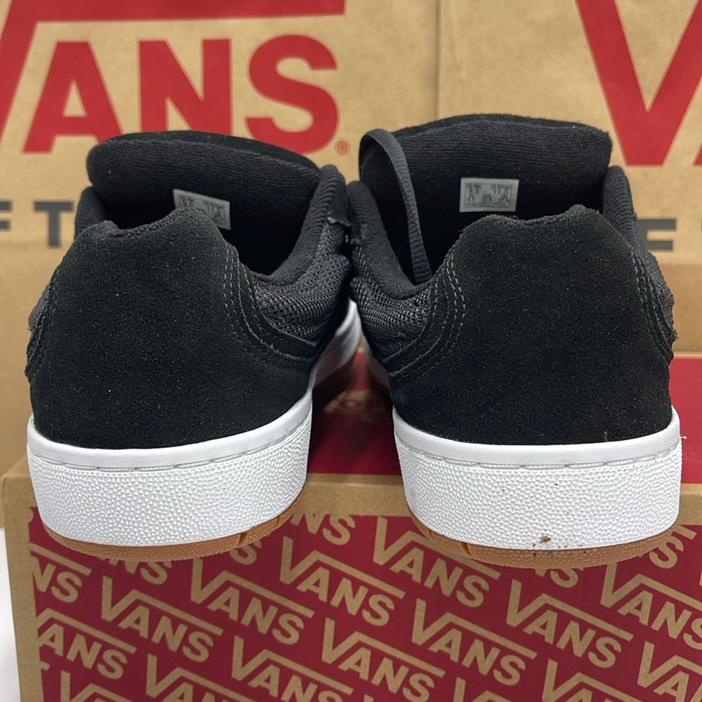 Vans Men’s Speed Ls Black/True White
VN000CTNBP6 Sneakers - Picture 13 of 16
